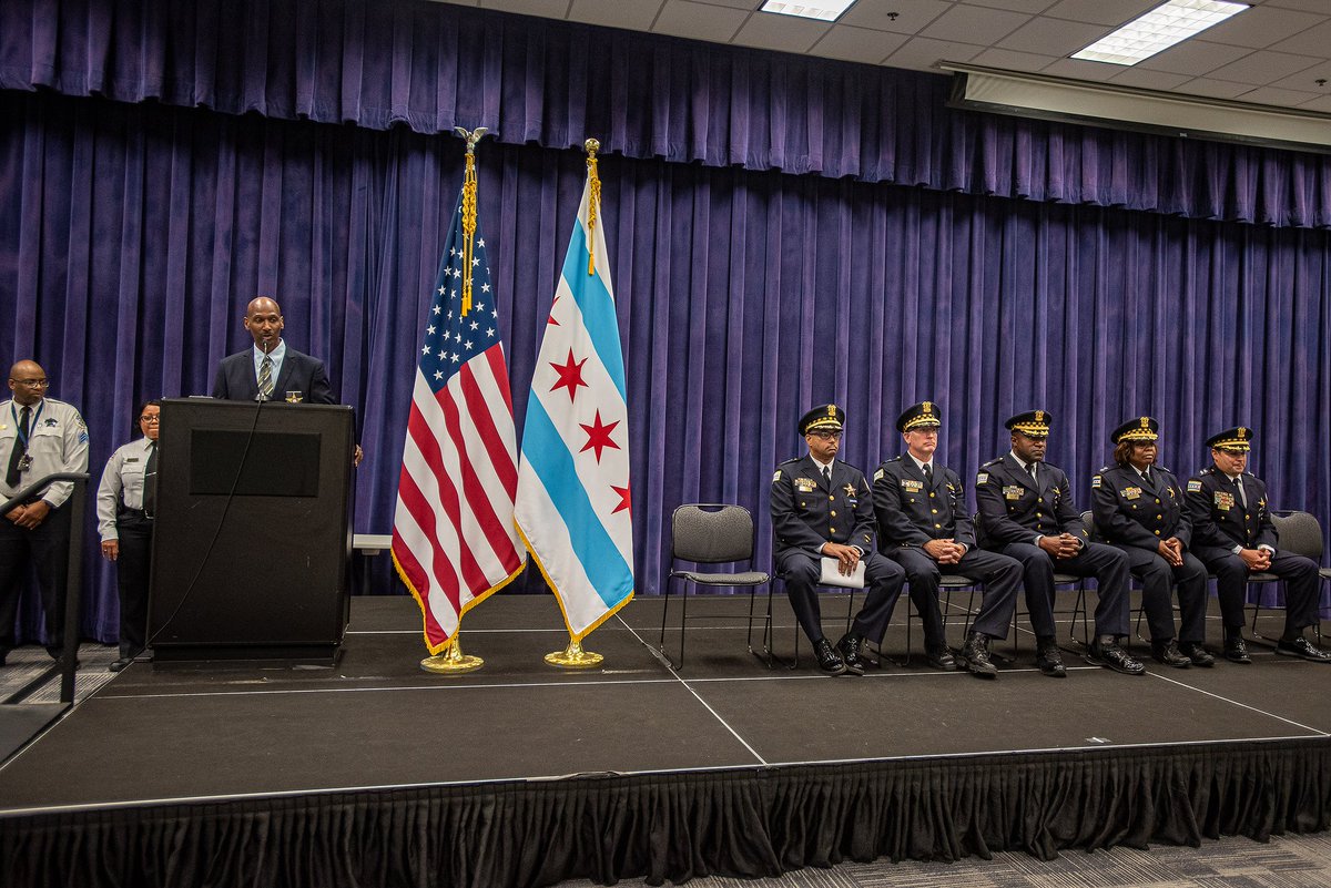 The #ChicagoPolice Department swore in newly promoted command staff and captains today. These new leaders come from many different backgrounds and bring the promise of a bright future for our Department.