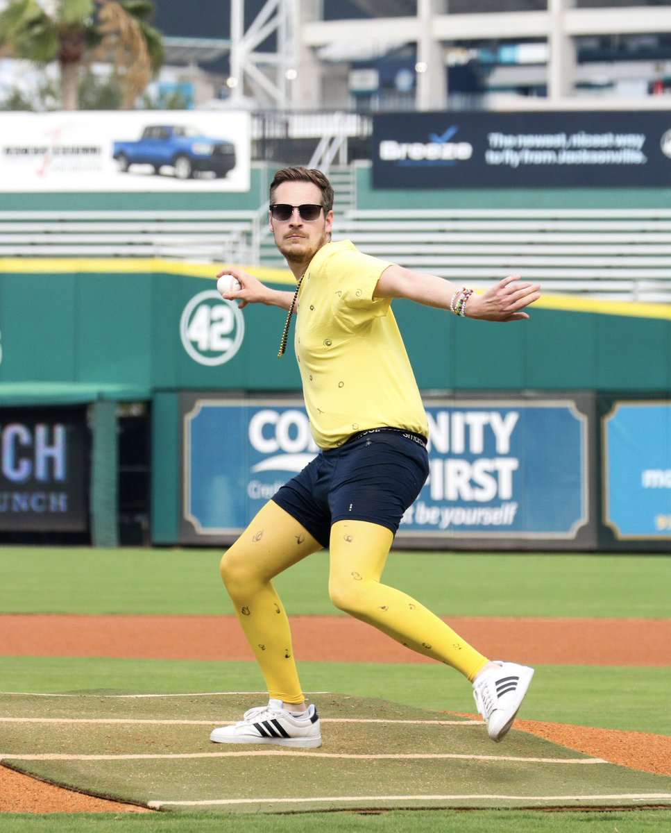 JaxShrimp's tweet image. Thanks for getting us started today with a 🔥 first pitch @tomgrossicomedy !