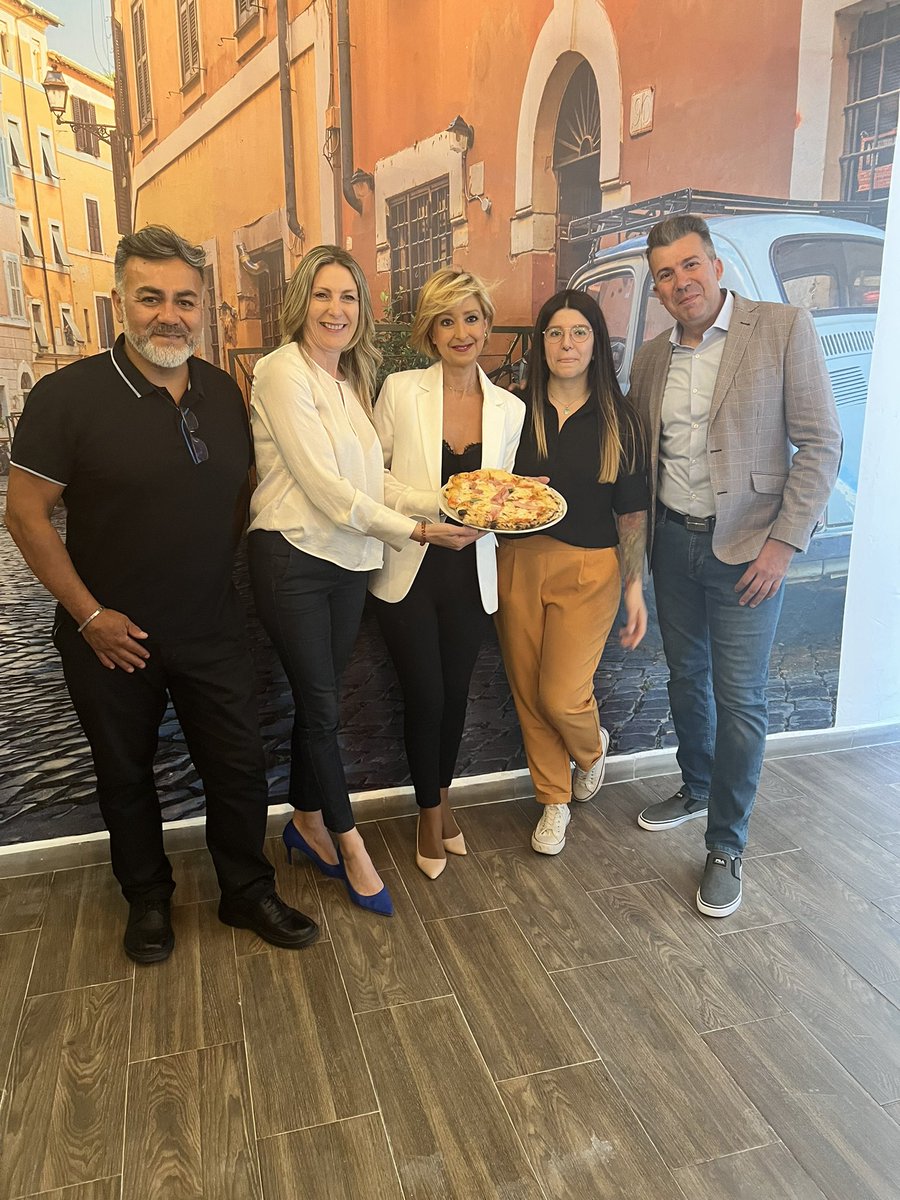 CodelorLorca's tweet photo. Hoy hemos asistido a la Inauguración de @pizzaesquinalorca , os damos la enhorabuena y mucha suerte!!! https://t.co/x7KgRRiwWH