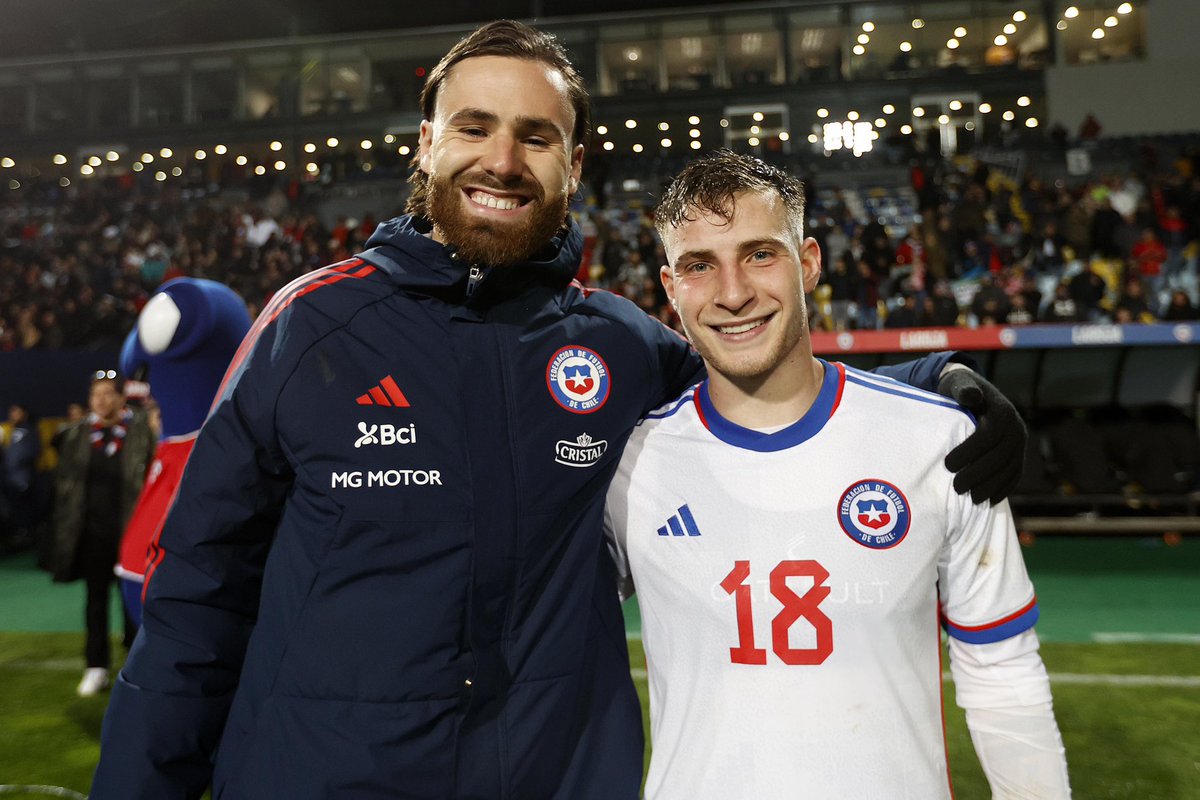 LaRoja's tweet photo. ⚽️⚽️⚽️⚽️⚽️ ❤️🔝

ℂ𝔸𝕃𝕀𝔻𝔸𝔻 😍🇨🇱

📸 Carlos Parra https://t.co/UUWqypnYsv