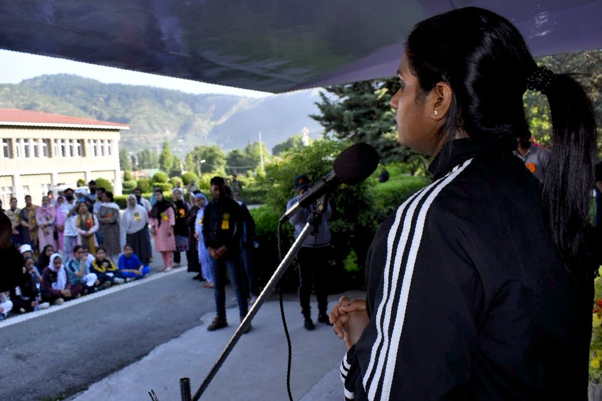 SP Hqrs Baramulla Ms. Divya D-IPS flagged off road race & joins students in road race which was organized by St. Joseph School Baramulla on the theme #SayNoToDrugs & #SaveEnvironment @JmuKmrPolice @KashmirPolice @DIGBaramulla @DCBaramulla @Amod_India