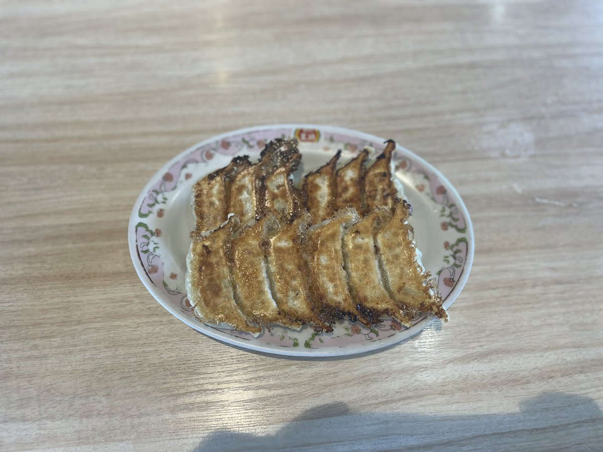 lunch0112's tweet photo. 2023/6/17 餃子の王将
餃子2人前(550円)クーポン使用(-275円)
豚辛ラーメン(638円) https://t.co/kbpQEq3rIY
