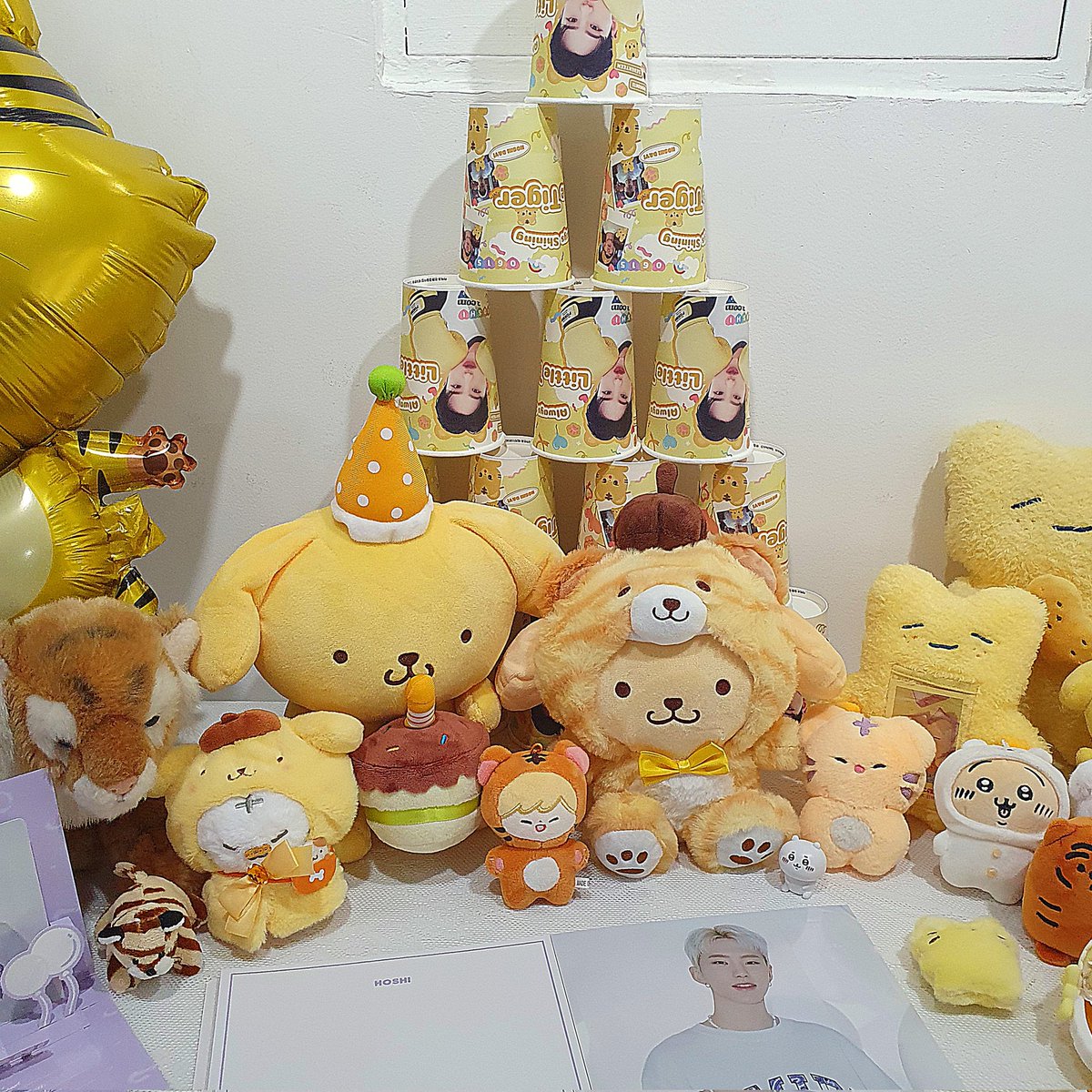 ch0c0__b's tweet photo. 🐯 카페 플러피

너무 예쁘게 꾸며 놓으셔서 정신 놓고 봤던 플러피 ෆ
마카롱 세트 특전 구성이 너무 좋았고, 럭드도 예뻐서 돈 왕창 쓰고 왔다는 이야기와 아까워서 아직 마카롱을 못 먹고 있다는,,😚
#빛나는_아기호랑이에게 
#Always_shining_like_tiger https://t.co/rHBNoeURHE