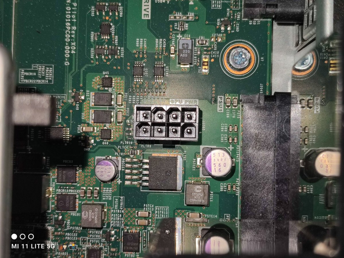 YuriLaboratory's tweet image. 👩🏻🔧#CiscoUCS マザーボード上のGPU PWRコネクタのPin outを調べたっ⚡
+12V +12V +12V GND
 GND GND GND GND
でおk
🙍🏻♀️+5Vは取れないってことか〜〜〜