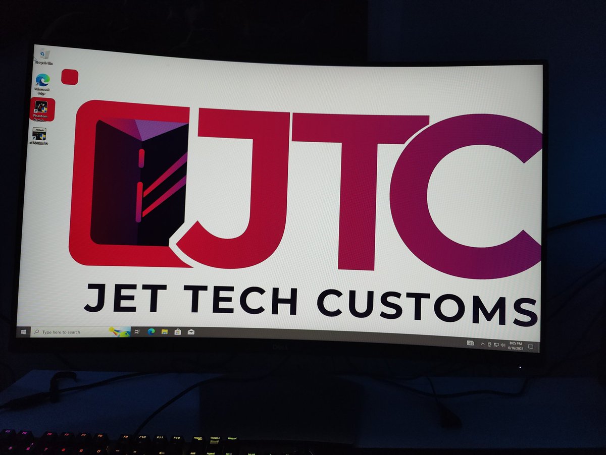 realrisingjeff's tweet image. YO NEW PC HUGE 
THANKS TO @WatchMeeWhiff &amp;amp;  @JetTechCustoms  This is a huge upgrade from my 6+ years old Dell Inspiron desktop to a custom Radeon RX 6600 GPU Ryzen 5 5600 6-Core CPU PC🔥. Check out the huge size difference from my old PC😂.