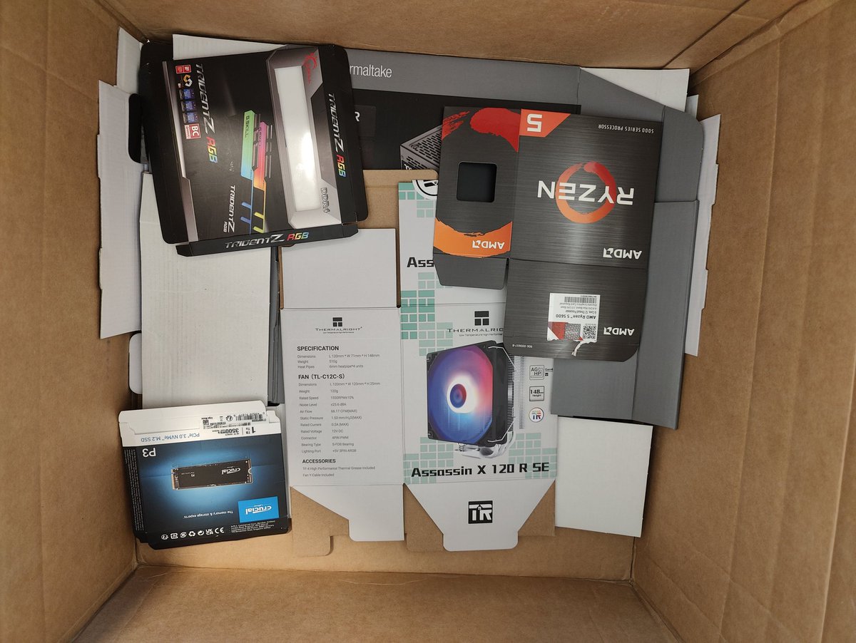 realrisingjeff's tweet image. YO NEW PC HUGE 
THANKS TO @WatchMeeWhiff &amp;amp;  @JetTechCustoms  This is a huge upgrade from my 6+ years old Dell Inspiron desktop to a custom Radeon RX 6600 GPU Ryzen 5 5600 6-Core CPU PC🔥. Check out the huge size difference from my old PC😂.
