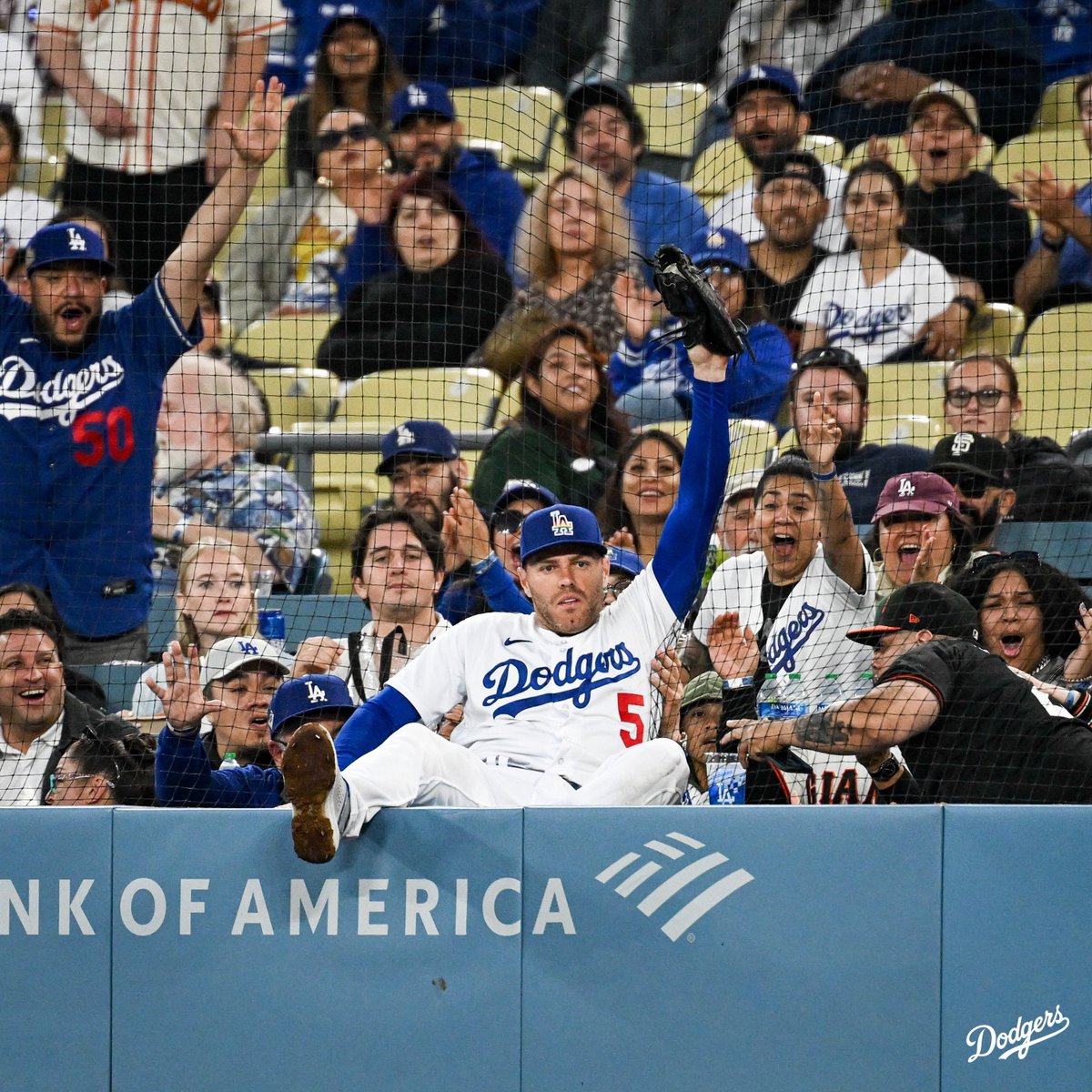 Dodgers's tweet photo. All-Star catch. 

🗳️: https://t.co/SSqaZ7aq1V https://t.co/7Z0wWKlRk2