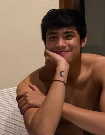 dunkin_donuto's tweet photo. hello there 🌙 

@donnypangilinan https://t.co/8ZqVn3X1fX