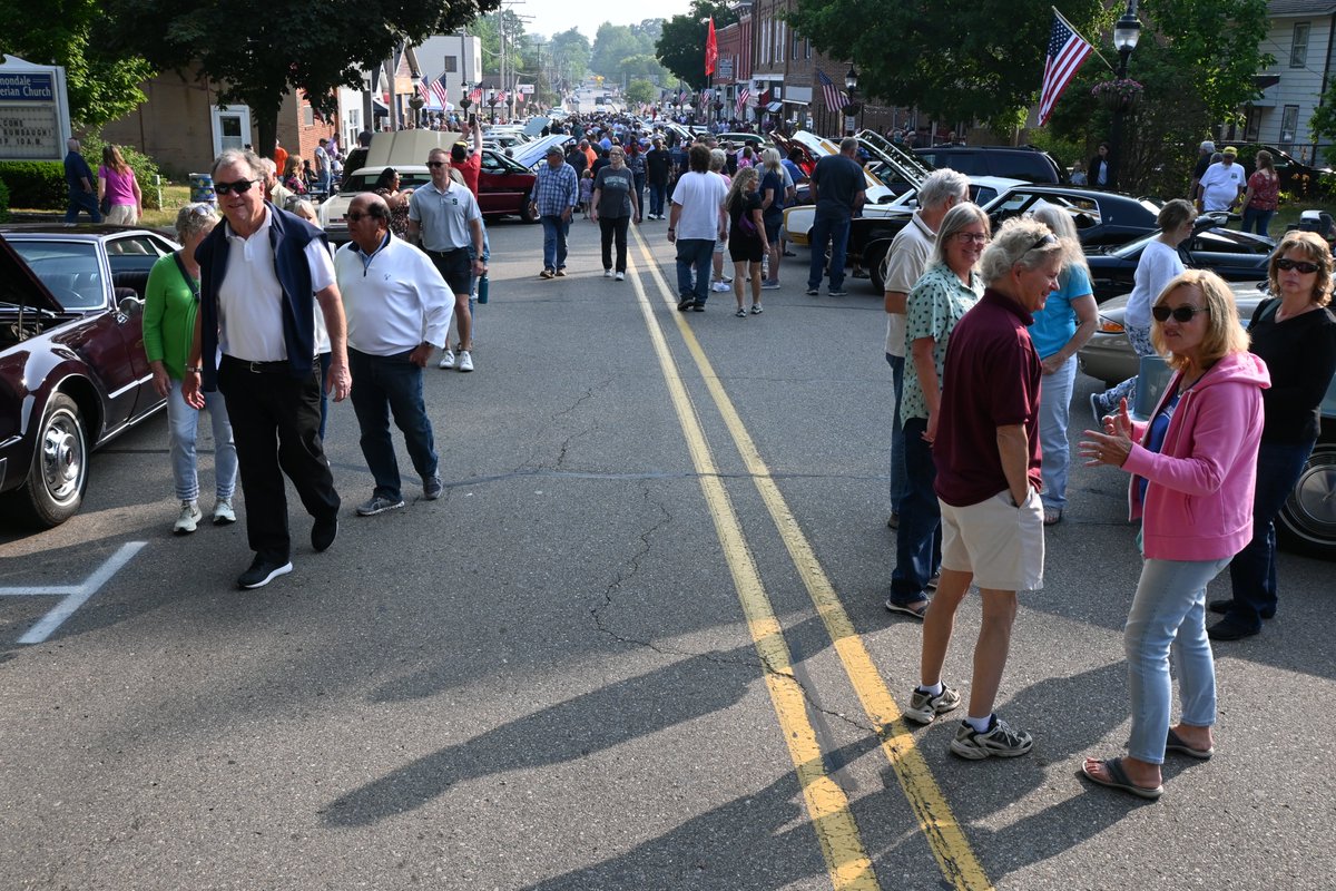 ralphrez's tweet photo. Likely the biggest #Dimondale #Oldsmobile Car Show yet. Tonight. https://t.co/jKih46RvRt