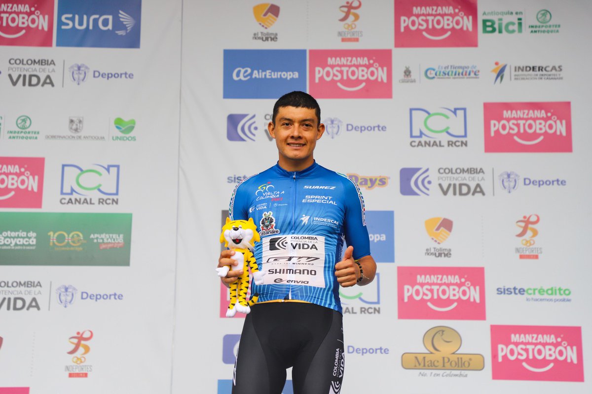 LaRuedaColombia's tweet photo. #VColombia2023🇨🇴🚴‍♂️
#PotenciaDeLaVida🇨🇴🚴‍♂️

Líder de la Montaña @fabioaduarte de @team_medellin, @RoRoContreras de @CiclismoGob_G de los Sprint Especiales y Santiago Ramírez de @OrgullPaisa líder Sub 23 en @Vueltacolombia1 luego del Prólogo en Yopal

📸 Carlos Cruz @fedeciclismocol https://t.co/hpBDcbQngz