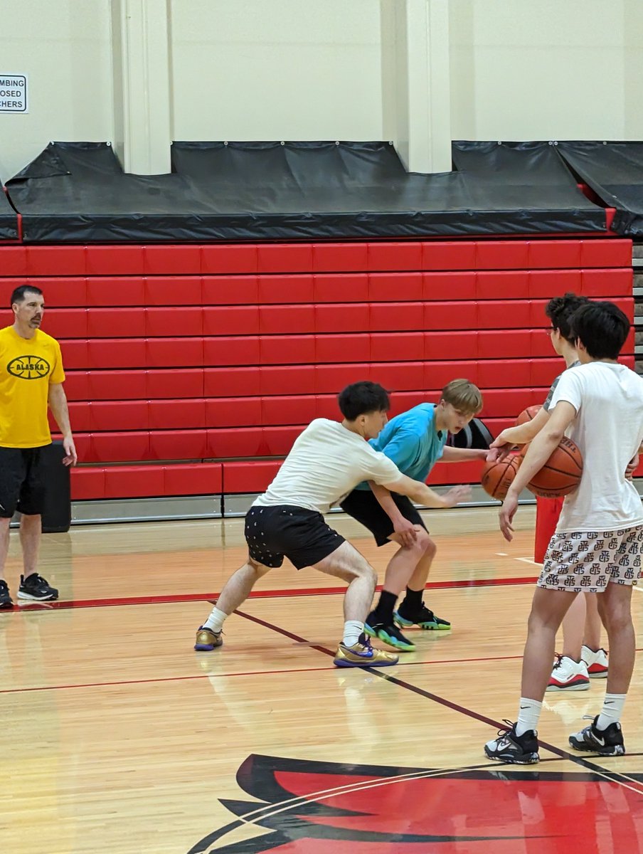 KardsBB's tweet photo. Shout out to @Coach_Orton &amp; Coach Engebretsen for coming down to Kenai and spending a weekend working with peninsula kids! 💪🏀 https://t.co/TceFqxPUwx