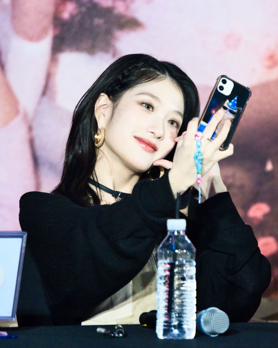 whale_wal's tweet photo. 230616 프로미스나인 공개 팬사인회 이서연
#프로미스나인 #fromis_9 #이서연 https://t.co/DXCxNVt9Fs