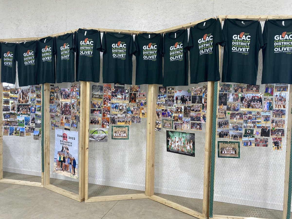 We put some closure to our championship season tonight with a well-attended banquet. Thank you to all the players and families for coming out. Thank you to the seniors, who are leaving their mark in more ways than just on the senior bench. 💚🏀 #ouryear