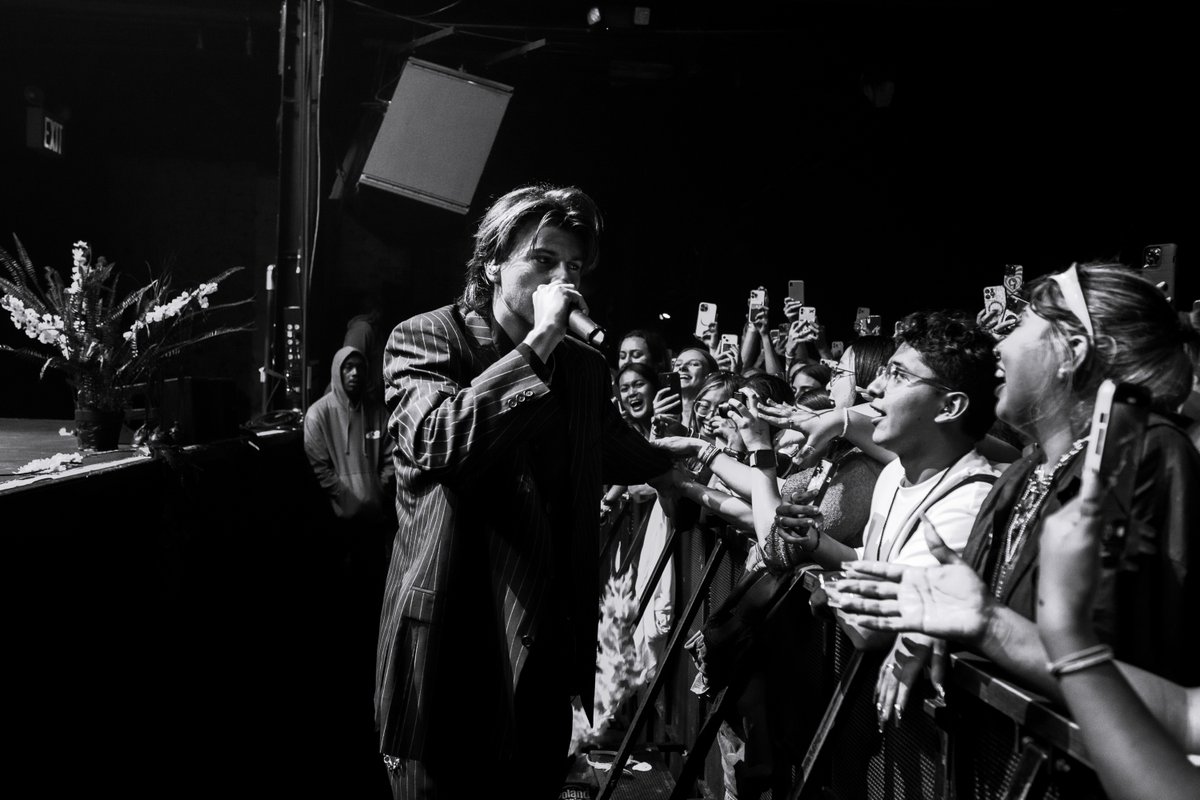 oneruel's tweet photo. NEW YORKKKK biggest show i’ve ever done in the US, was so fuckin special THANK YOU ❤️ https://t.co/fg1MCRZgoU