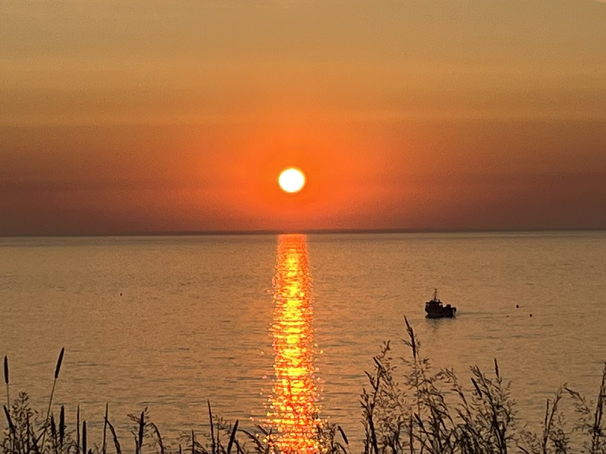 Sunrise #sunrise #stunning #beautiful #happyplace #perfectpicture #beautifuldestinations #berwick #berwickupontweed #northumberland