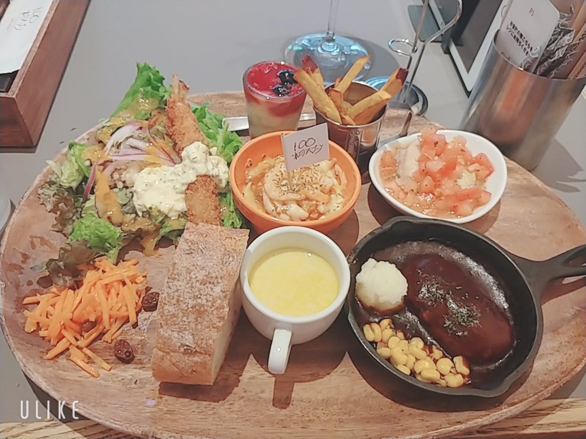 ミュで立川行ったとき近くのお姉さま方が吸い込まれていくお店にノリで入ったらすごくオシャレでテンションあがりました https://t.co/BpKvz2hdk9