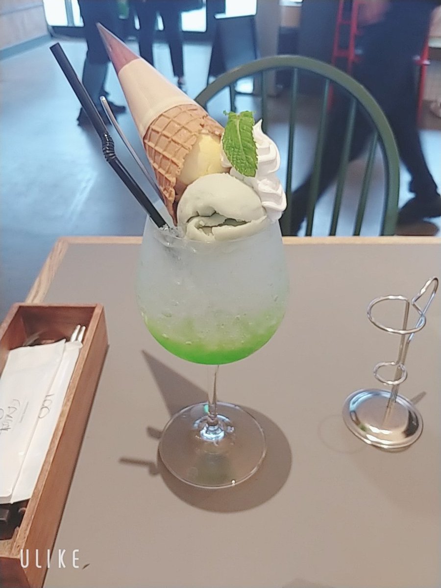 ミュで立川行ったとき近くのお姉さま方が吸い込まれていくお店にノリで入ったらすごくオシャレでテンションあがりました https://t.co/BpKvz2hdk9