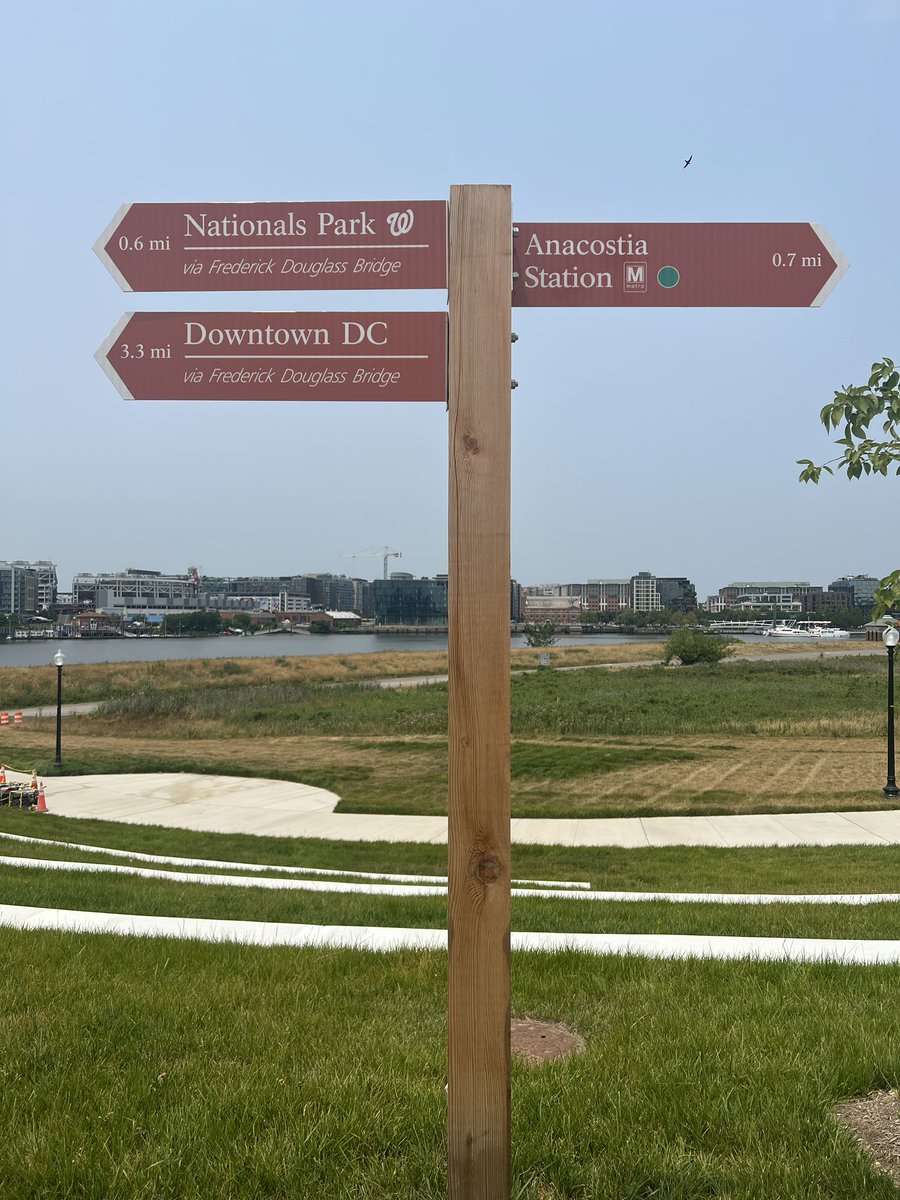 New wayfinding signage in the southeast side of the Douglass Bridge #BikeDC