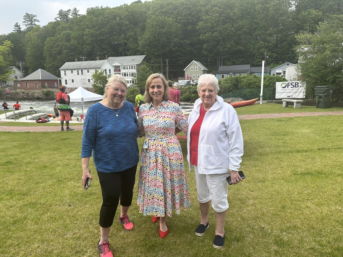 JoyceCraigNH's tweet photo. Whitewater paddlers are descending on Franklin Falls, along with live music, food, games, beer garden and more — thank you to Mayor Jo Brown for showing me around this evening at the Franklin Winni River Days. #NHPolitics https://t.co/x4fNowgo0M