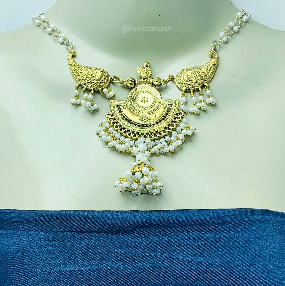 vintarust's tweet photo. Oxidized Kuchi Golden Choker Necklace.
Shop Now:
https://t.co/H8AmZlT4dp
#tribalchoker #bohemiangirl #cowrieshells #goldjewelry #vintageinspired #afghanijewelry #gypsystyle #ethnicaccessories #pearljewelry #oxidizedjewelry #handmadejewelry #ethicalfashion #uniquegift #jewelry https://t.co/0frpuhZbt2