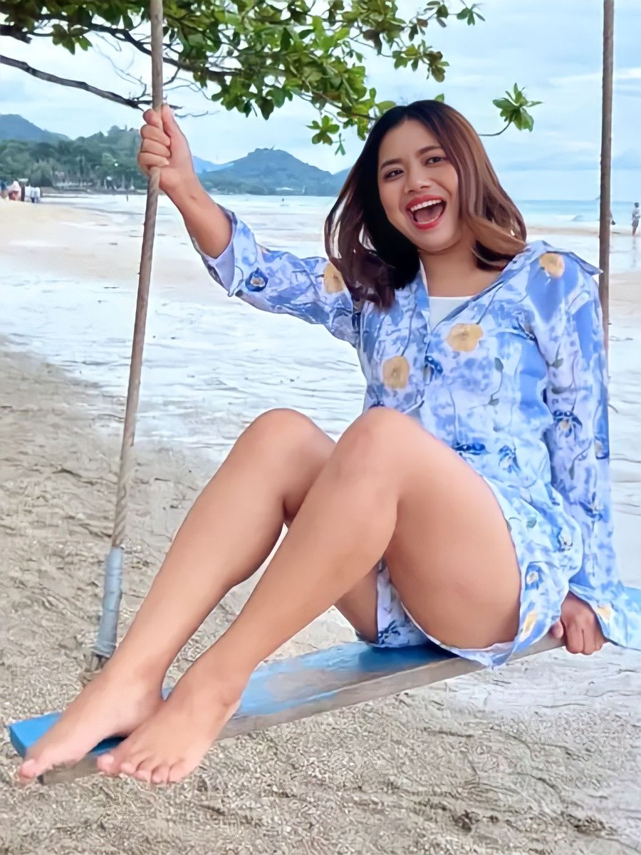 สาวรุ่นใหญ่กับสร้อยไข่มุก tweet media