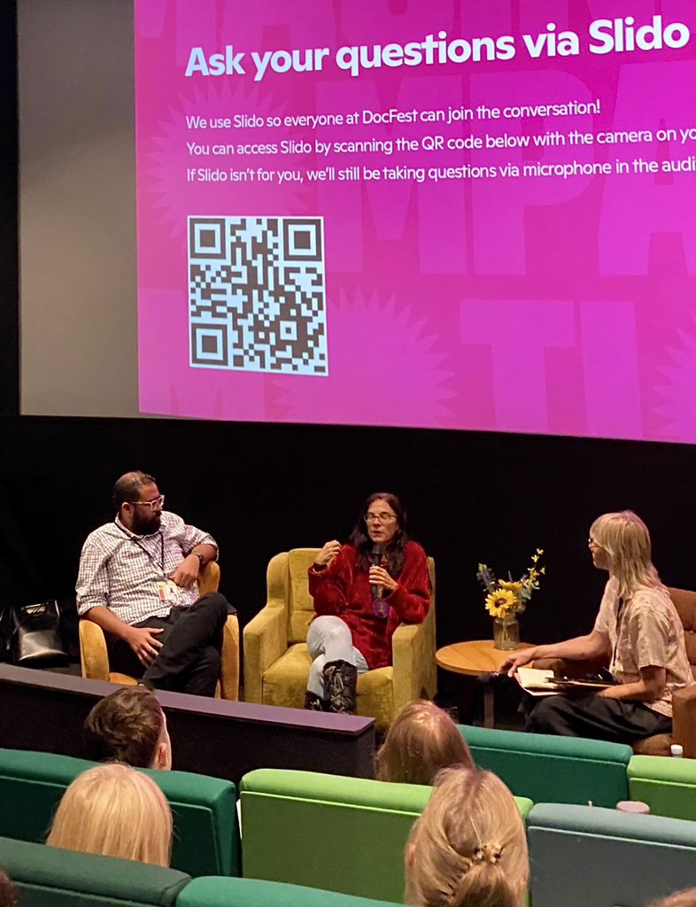 TodasLasFloresD's tweet image. Un éxito total el segundo día de estreno de Todas Las Flores en @sheffdocfest 2023 llevado acabo en el teatro Curzon - Screen 1 Q&amp;amp;A con nuestra directora Carmen Oquendo-Villar y productor Alejandro Angel. Moderado por Maxine Trump.
🌹🪻🌷🌻
 #SheffDocFest2023
#SparkingCuriosity