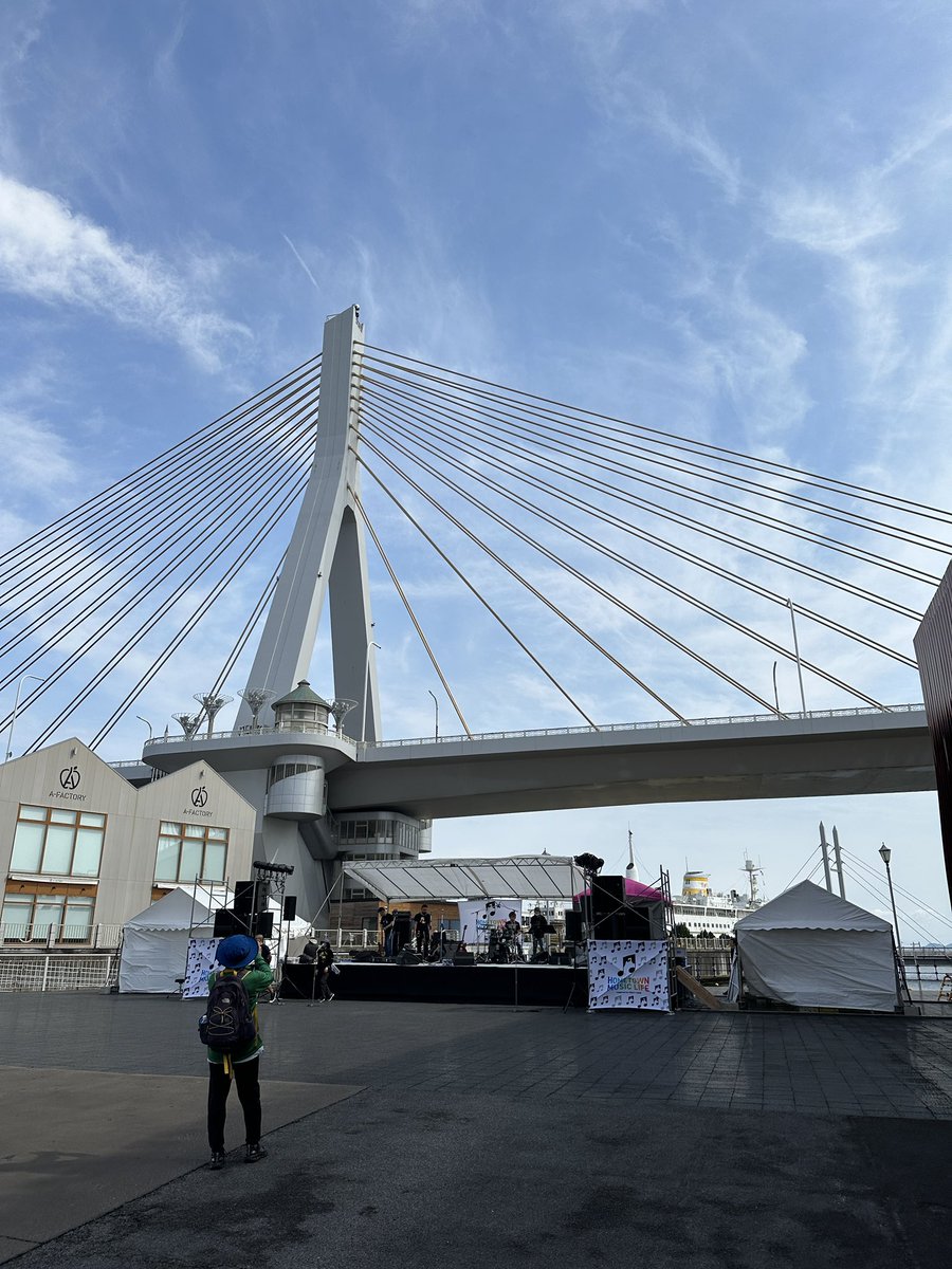 dize1104's tweet image. 最高の天気だー!風強いので帽子飛ばされないようにね! #HTML2023