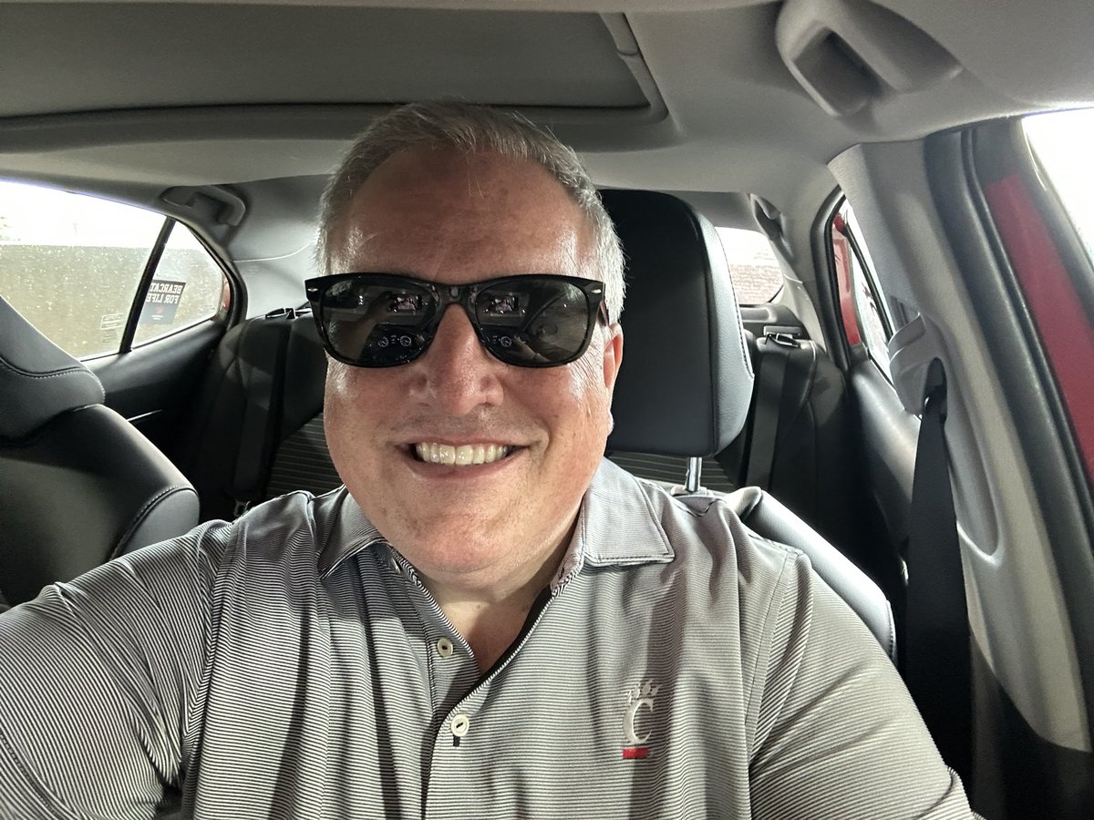 cincygreghoodin's tweet image. Well, after many many years (seriously, it’s amazing how long they lasted) my old shades finally bit it. Soooooooo… on with the show . #newshades  having cool shades does #makesunmerfunner #fridayvibes #SummerVibes 😎😎😎😎