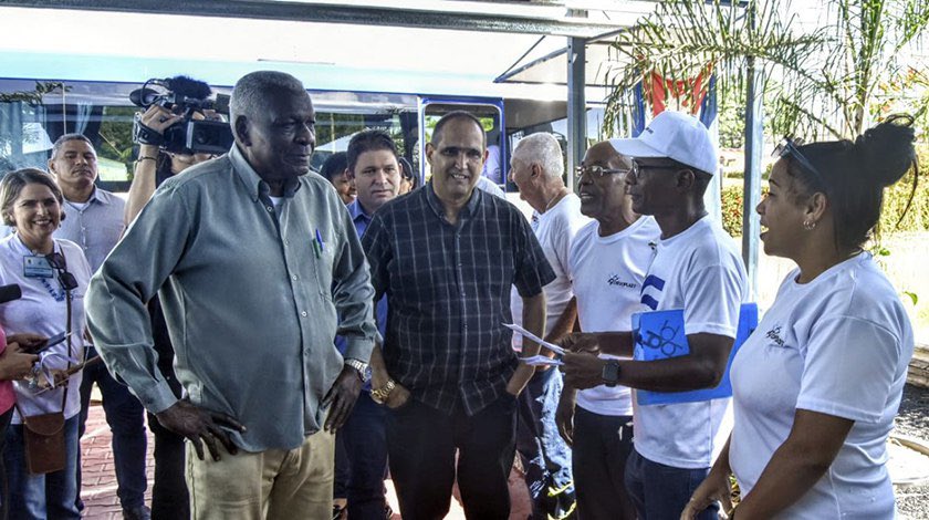 #Cuba🇨🇺| Esteban Lazo Hernández, presidente de la <a href="/AsambleaCuba/">Asamblea Nacional Cuba</a>, recorrió hoy sitios de interés económico en Ciego de Ávila, como parte de la tercera jornada de trabajo de una visita parlamentaria a esa central provincia.

#ACNreporta 📍acn.cu/cuba/109788-re…