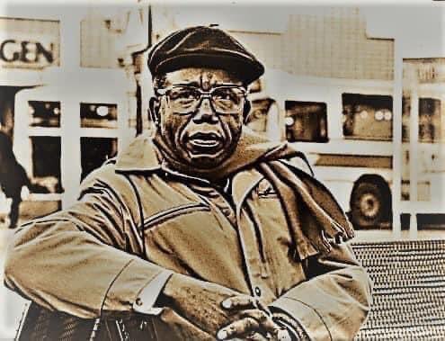 ikhide's tweet photo. Chinua Achebe took the English Language and fooled readers into thinking that the characters in his books are speaking Igbo. Reading Things Fall Apart, the reader would be forgiven for thinking that Achebe was writing in Igbo. The man was a genius.

READ: African literature and the language and the politics of the stories  https://t.co/fJzWKJ8KJh
