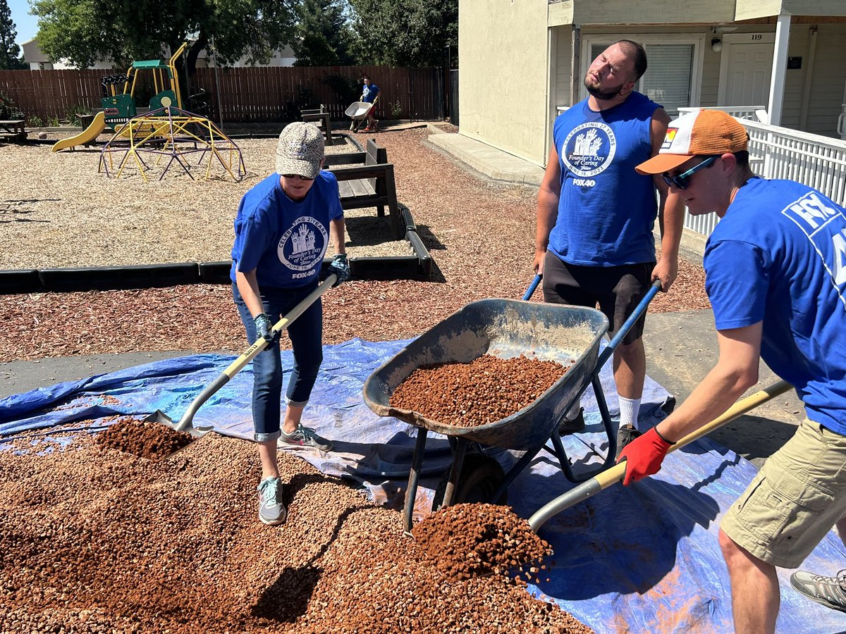 FOX40's tweet photo. Staff members from different FOX40 News departments volunteered at the Salvation Army @salarmydeloro E Clair Raley Transitional Living Center community garden.
#NextstarNation #NexstarCares
https://t.co/nwV0yp5998 https://t.co/Kgc9BQijcZ