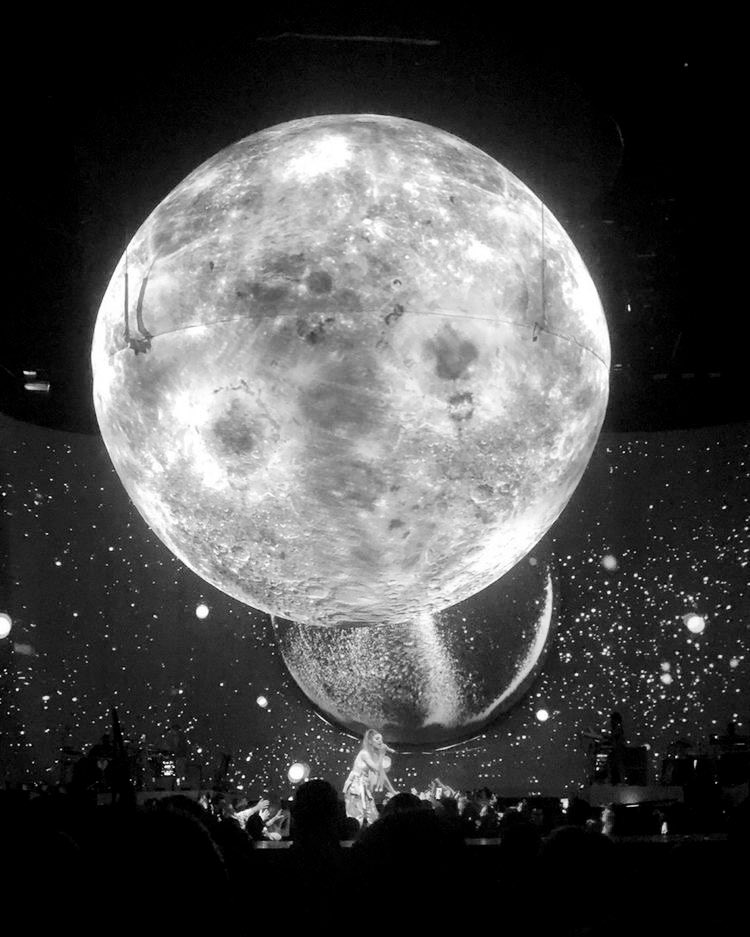 giawluna's tweet photo. ariana grande https://t.co/fS3g8KjIe1