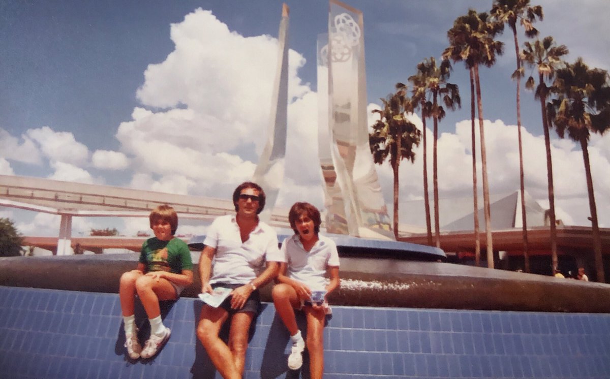 mcbaptista2805's tweet image. Quando ainda se chamava #EpcotCenter e só tinha ele e o #MagicKingdom e parece que eu estava com sono…rs