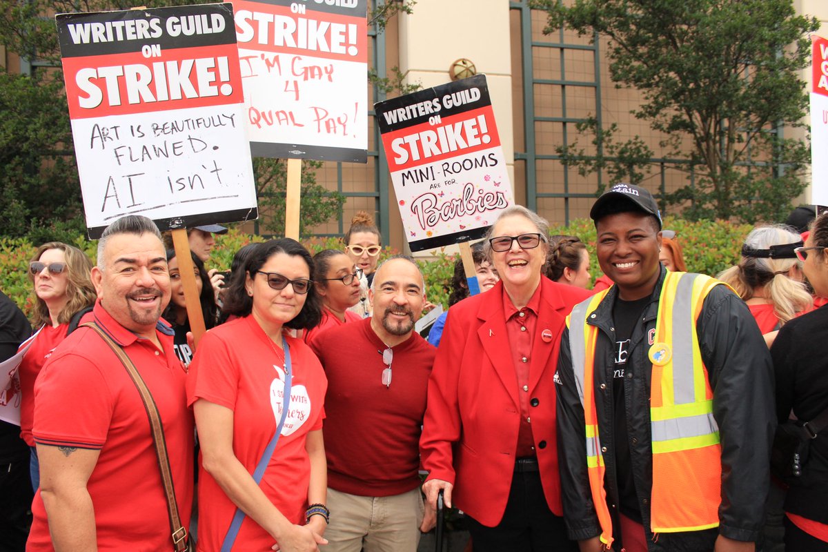 Who here loves Abbott Elementary? At LAUSD, we value creativity and expression. Today I joined Mrs. Schemmenti, Mr. Johnson, and a whole bunch of real life teachers and staff to stand in solidarity with @WGAWest and demand that big corporate studios do the same.