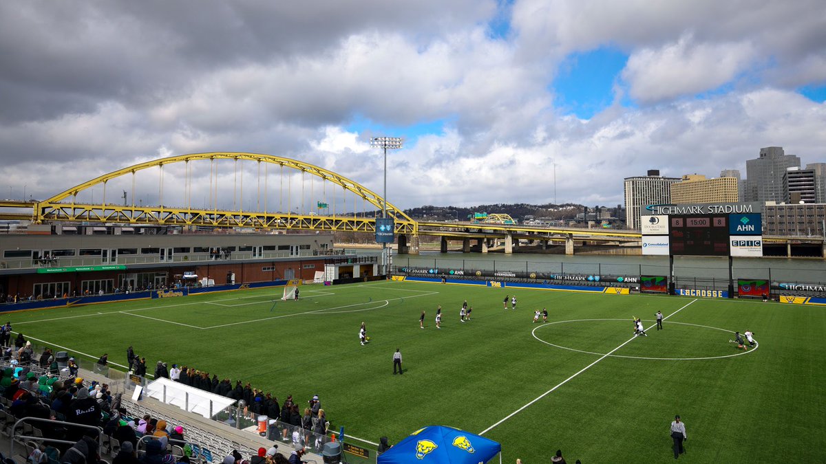 DonDiCello's tweet photo. No sign of Taylor yet. Starting to worry I got tickets for the wrong insurance stadium. https://t.co/FIO7vq2D9Q