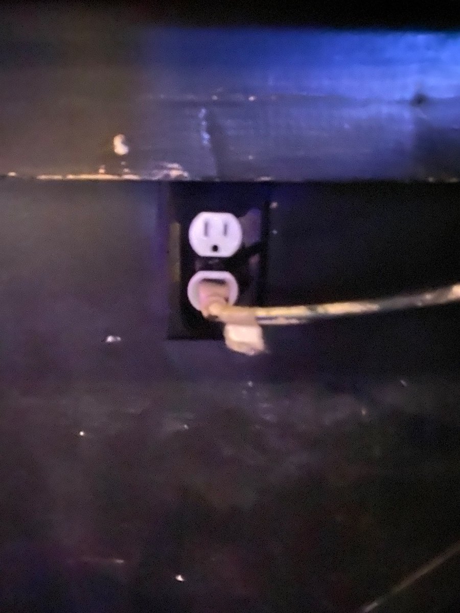 JonesMH's tweet photo. Hell yeah they got an outlet too. Keeps getting better folks. https://t.co/XlCihkyhm8