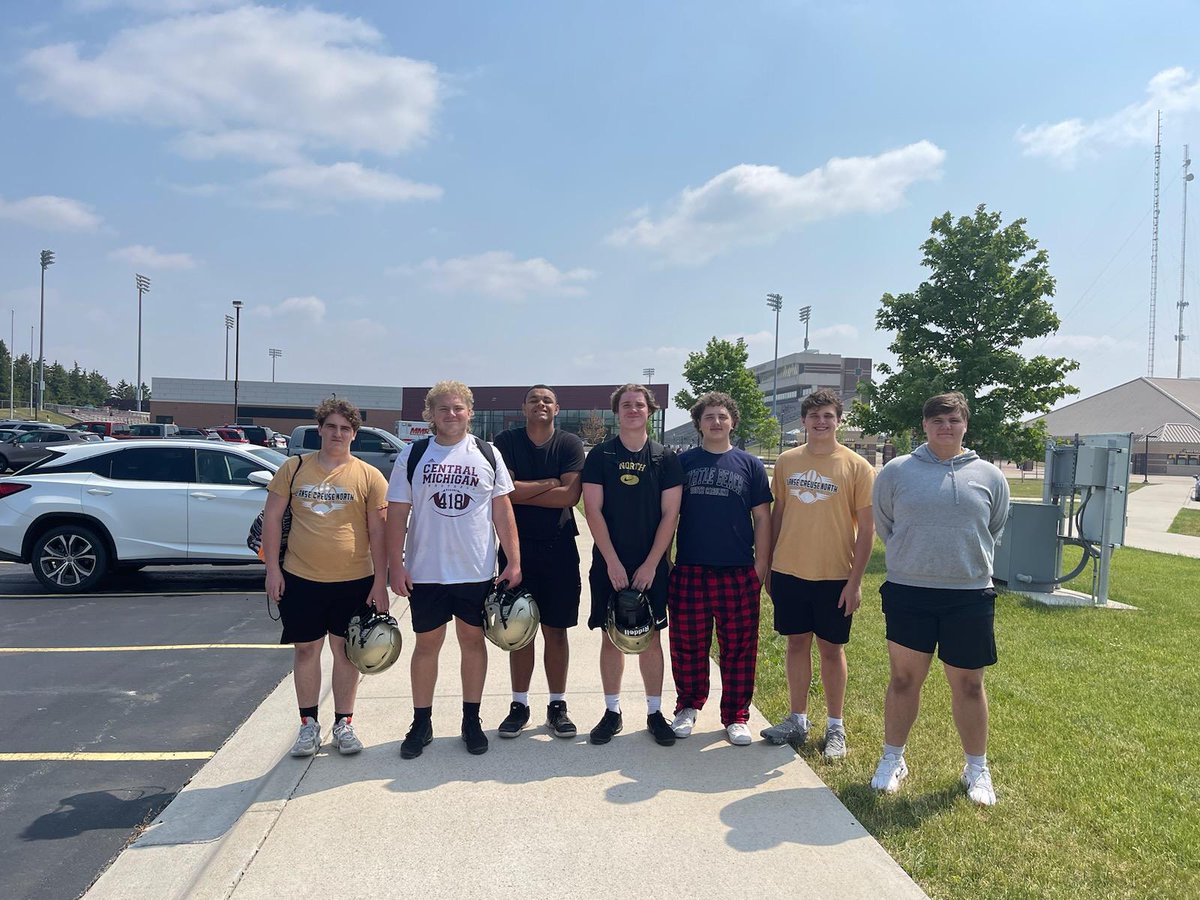 LCN_FB's tweet photo. Some of the Big Men went camping at CMU today! Thank you for the hospitality and chance to get better! https://t.co/HlvFcfvJK6