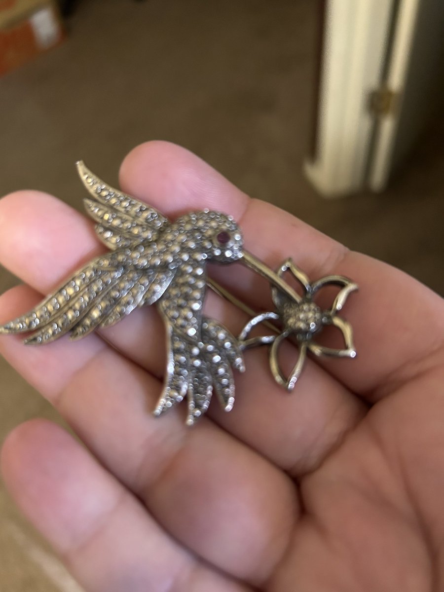 pokerqueen78's tweet photo. @NikkiLimo @katelinds @ACR_POKER @WSOP This pin belonged to my mom who passed away this past Christmas Day. It is my most lucky item and also reminds me that she is with me always❤️🥹 https://t.co/l198sGJ7rJ