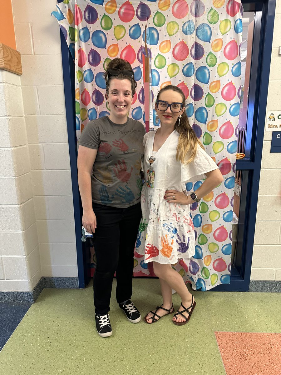 MrsMasons_Class's tweet photo. My sixth year of teaching officially came to an end today, as we wrapped up a staff only day and moved classrooms. I am so thankful for a wonderful year with our students and a wonderful special programs partner with @Mrs_Shanfelter ❤️ see you in the fall! https://t.co/MFZBWN7kOR