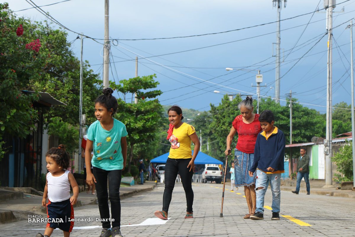 1/4 #FuerzaDeVictorias | Autoridades de la Alcaldía Municipal de Ciudad Sandino, Inauguran calles  adoquinadas para el pueblo

Más información diariobarricada.com