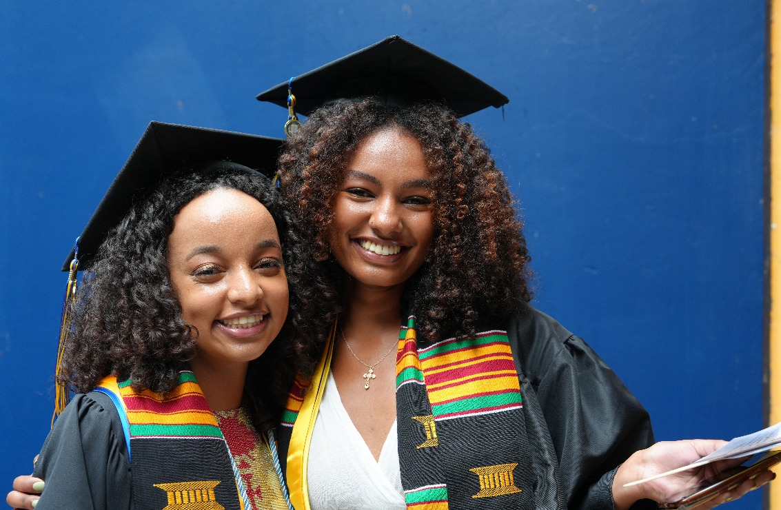 UCIEngineering's tweet photo. Congratulations to all the female rocket scientists and engineers of the Class of '23! 
👍🐜🎊#UCI #Engineering #womeninSTEM https://t.co/PtLLq7LXQM