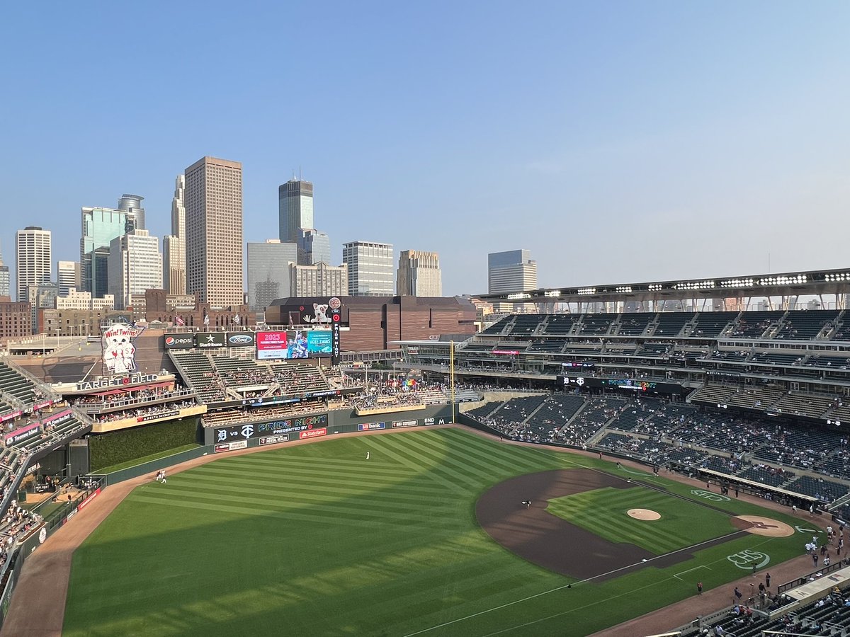 A beautiful night for Twins baseball and PRIDE.
#MNTwins