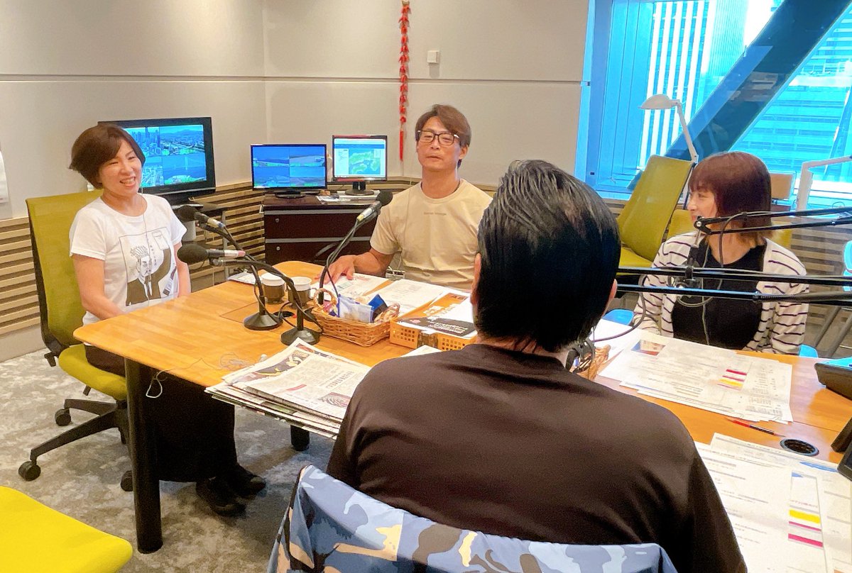 sakusaku1008933's tweet image. スタジオには #中野涼子 さんが🎹！！！

おしゃべり宝箱からの出演予定でしたが、9時前から出演中📻

そしてこのTシャツ👚
この後の「三国志」、お聴き逃しなく‼︎‼︎‼︎

#サクサク土曜日
#ABCラジオ 
#感度びんびん