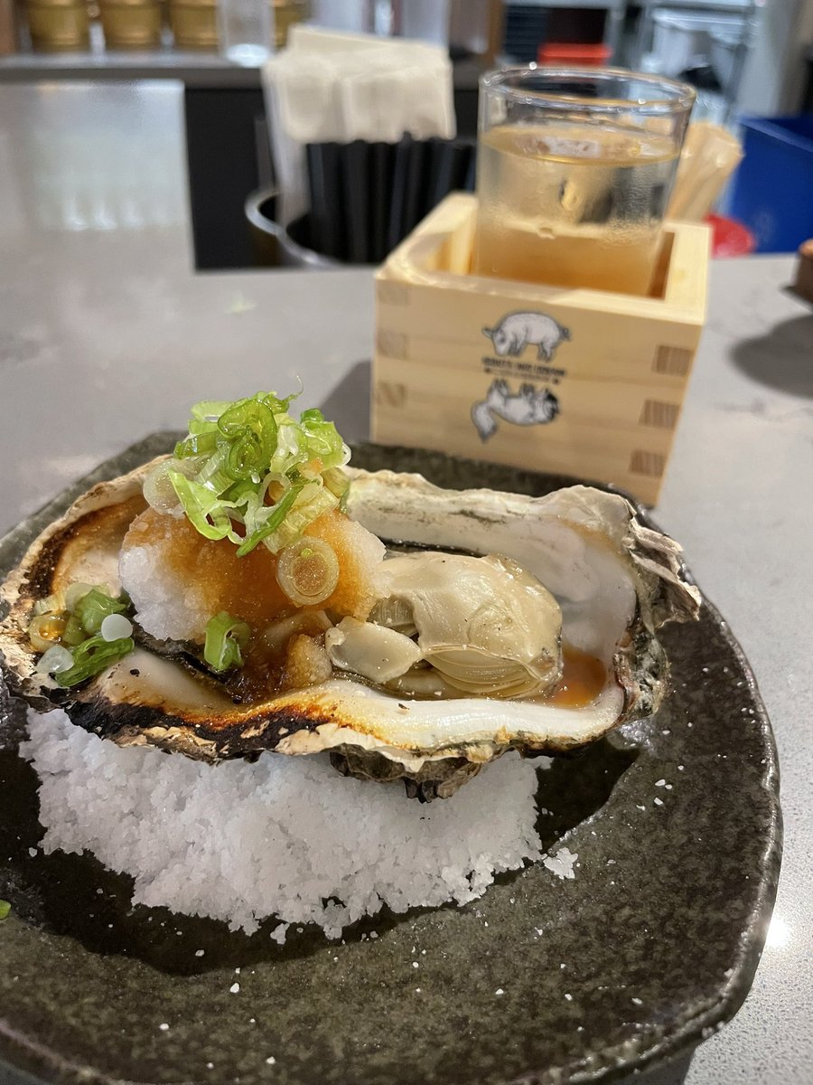 indianajode's tweet photo. Having fresh oysters at Kobuta and Oogami #summerdo #kobutaandookami https://t.co/LHkrGJqiVr
