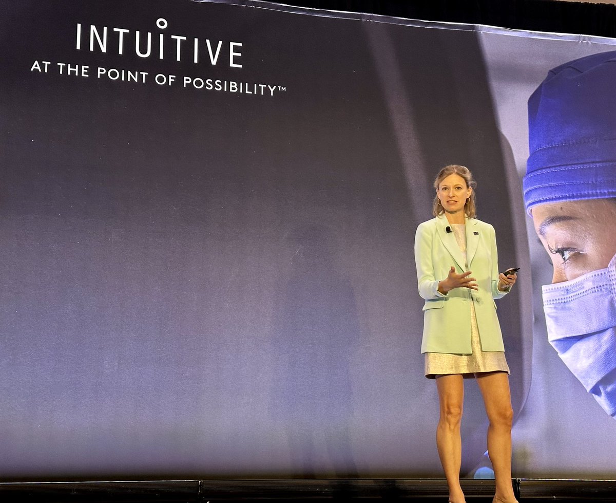 alisamae's tweet photo. @EmCassidyMD telling us an incredible story on the power of data. With it she has transformed her program, created opportunities to build her team, grow volume, bring in $, &amp; acquire new technology in Ion that has allowed her to save lives by intervening on lung cancer earlier. https://t.co/7ynkxHQzNp