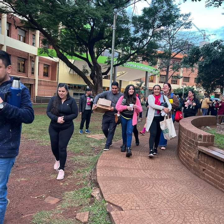 Estamos convencidos de que juntos podemos generar una revolución de amor, de compromiso y de empatia con el otro. 

Hoy por la tarde compartimos una rica merienda en el 🏥 Ramon Madariaga. 

Si queres sumarte o colaborar con esta humilde causa escribime😊

#NuevaJuntaRenovadora💜