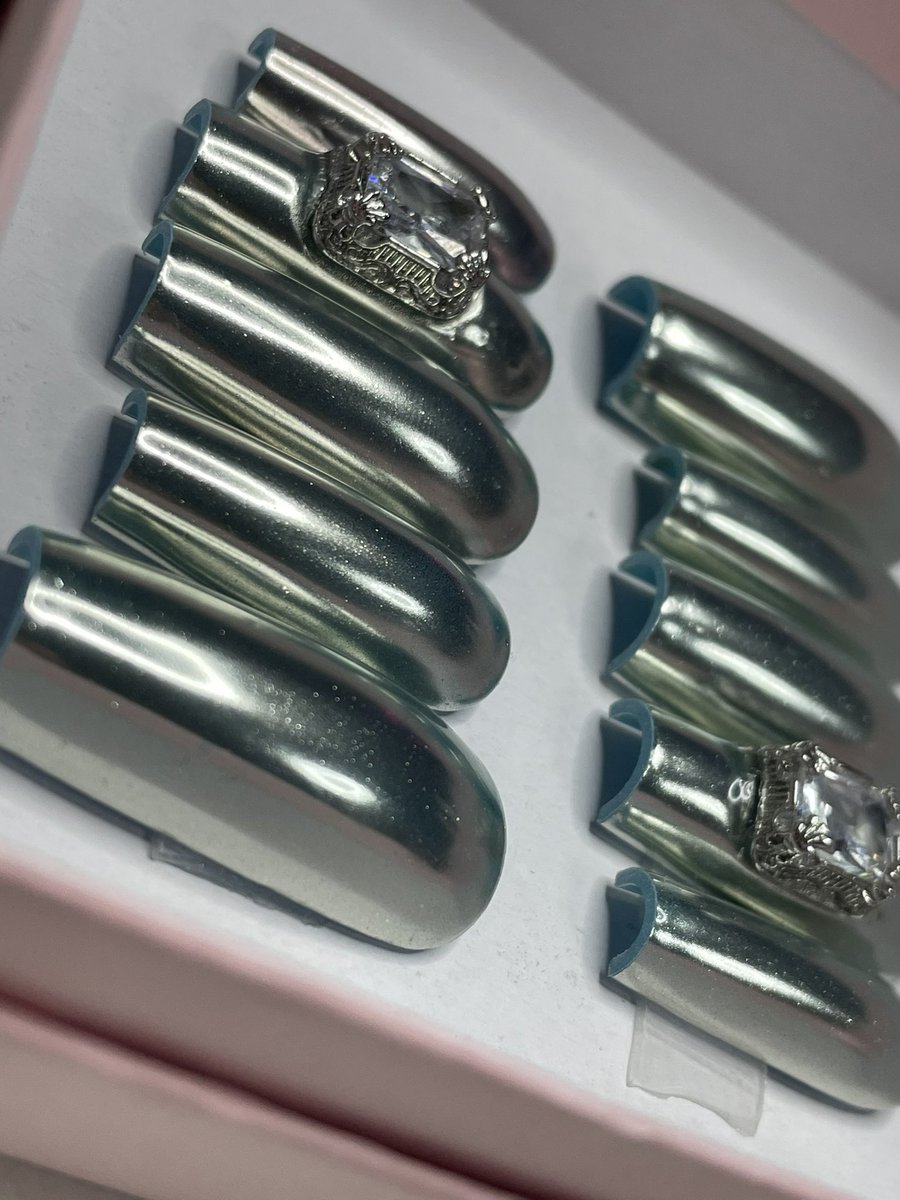 prettynailtech's tweet image. “Something Blue” 🩵💍

Dropping four gorgeous ready to ship sets tomorrow inspired by #weddingseason