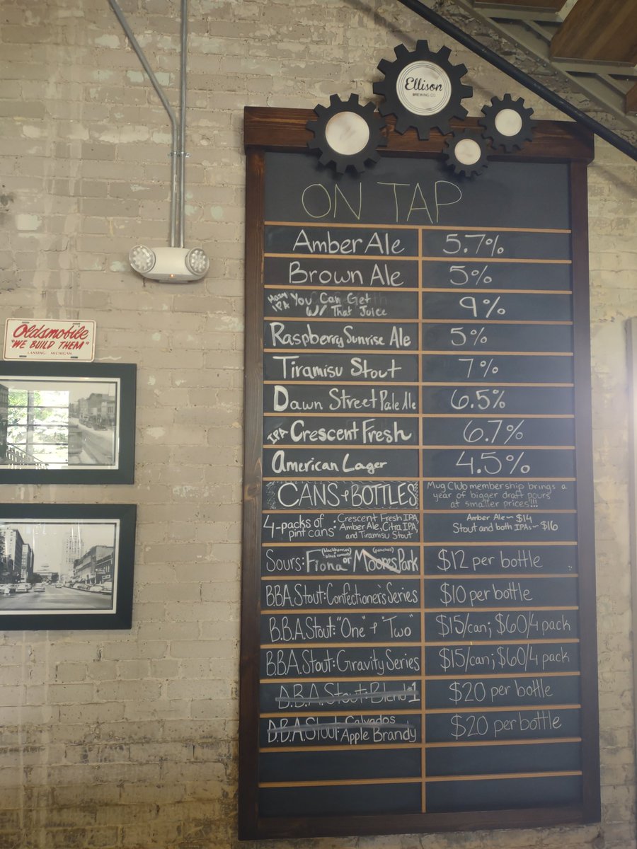BeerSnobSean's tweet photo. Coffee stout and brown ale @EllisonBrewing REO Town.  #drinklocal #micraftbeer #michiganbeer https://t.co/hUFqPgCDTb
