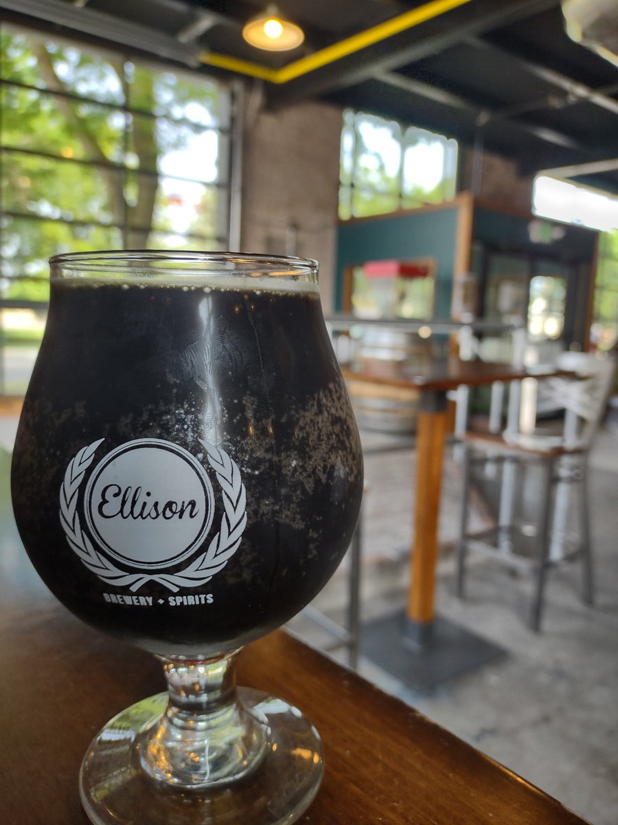 BeerSnobSean's tweet photo. Coffee stout and brown ale @EllisonBrewing REO Town.  #drinklocal #micraftbeer #michiganbeer https://t.co/hUFqPgCDTb
