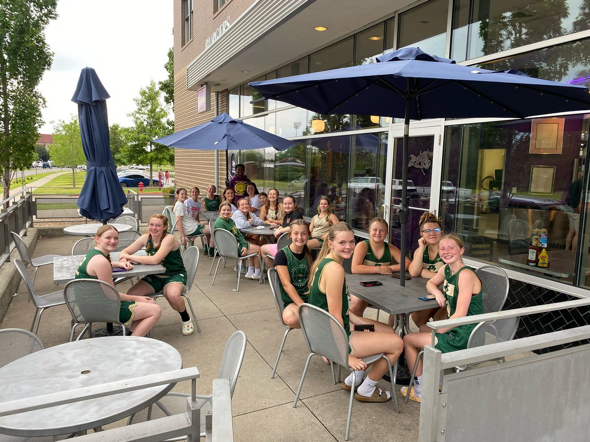 Lady Airedale 🏀 tweet media